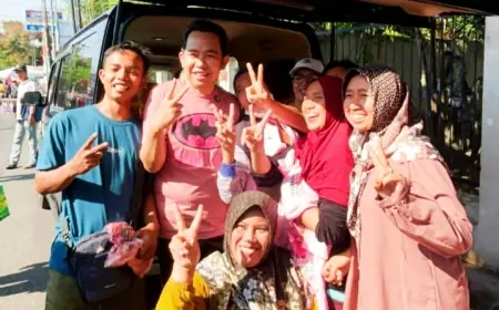 Blusukan ke Pasar, Gus Fawait Dikepung Mak-Mak