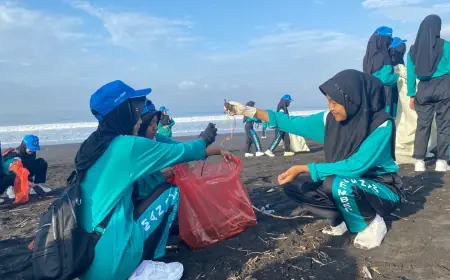 Jelang HSN, Ribuan Siswa MAN 3 Jember Bersihkan Sampah Pantai Paseban