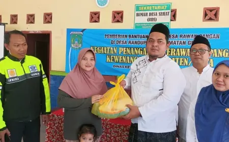 Mencegah Stunting di Pasuruan, H. Elyas dan Kades Randupitu Salurkan Bantuan Pangan