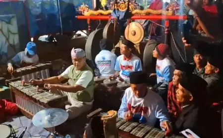 Bermain Gamelan Bersama Pegiat Seni, Bambang Soekwanto Ingin Kesenian Ludruk Tetap Eksis