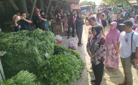 Risma Kunjungi Pasar Tradisional di Nganjuk, Ini Janjinya Jika Jadi Gubernur Jatim