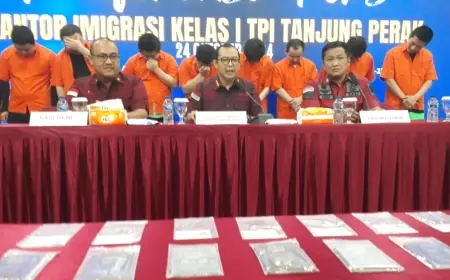 Kanim Kelas I TPI Tanjung Perak Deportasi 10 WNA Penipu Online ke Negara Asal