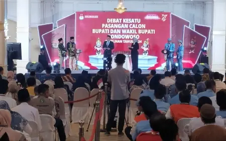 Paslon Pilkada Bondowoso Jabarkan Visi Misi dalam Debat Publik Perdana