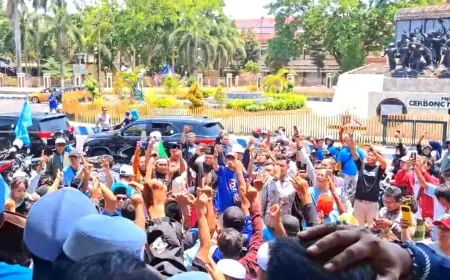 Massa Paslon Bagus Mengular Padati Lokasi Debat Publik Pilkada Bondowoso