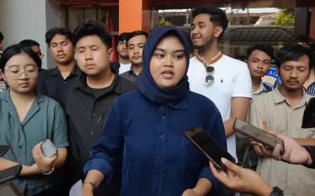 Ogah Musnahkan Karangan Bunga Satire, BEM FISIP Unair: Itu Monumen Perjuangan Kami