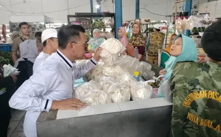 Yakin Menang, Pedagang Pasar Lesanpuro Sambut Gegap Gempita Abah Anton