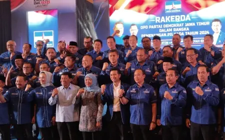 Hadiri Rakerda Partai Demokrat di Surabaya, Khofifah Perkuat Koordinasi dan Strategi di Setiap TPS