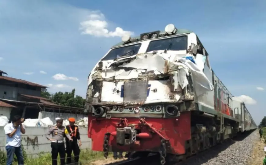 Kereta Api Pandalungan Tabrak Truk di Probolinggo, Masinis dan Asisten Alami Luka