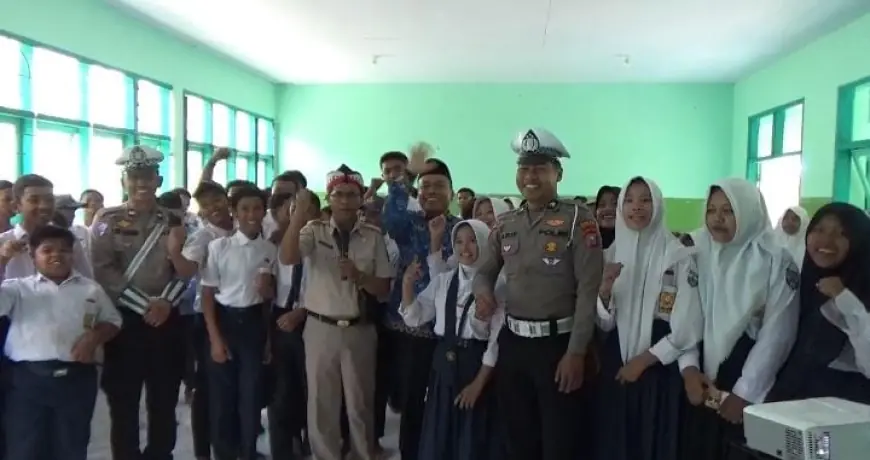 Satlantas Polres Bondowoso Edukasi Penggunaan Sepeda Listrik kepada Pelajar