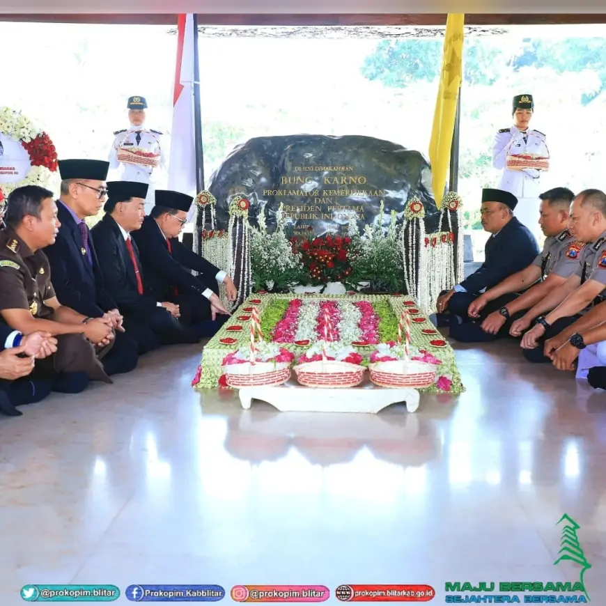 Makam Bung Karno Diziarahi oleh Pj Gubernur Jatim