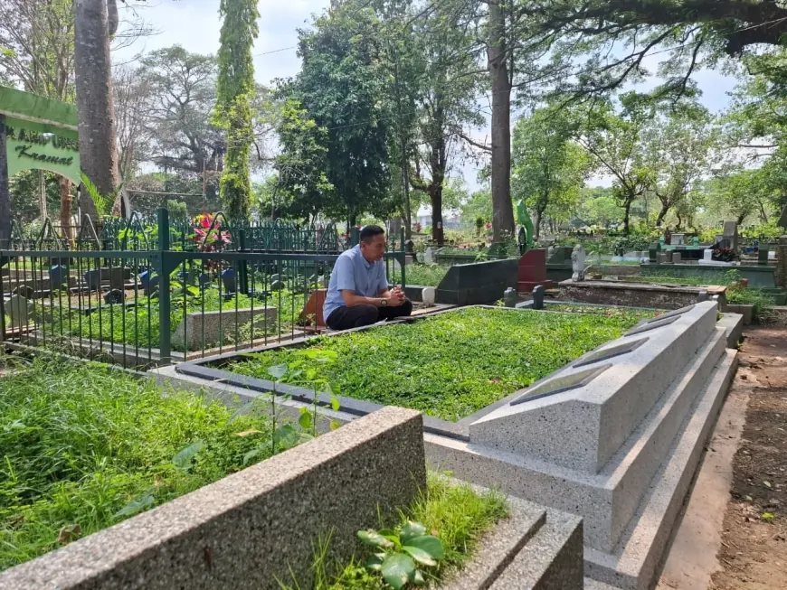 Bakti kepada Orang Tua, Usai Sholat Jumat Istiqomah Wahyu Hidayat Nyekar