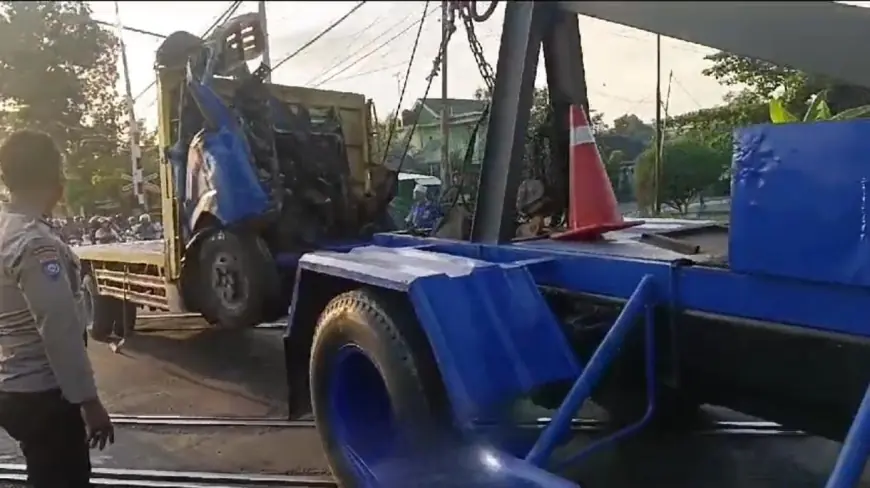 PT KAI Upayakan Proses Hukum Truk Penerobos Palang Pintu KA di Bojonegoro