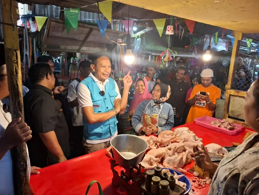 Peduli Nasib Pedagang, Wahyu Hidayat Blusukan ke Pasar Blimbing