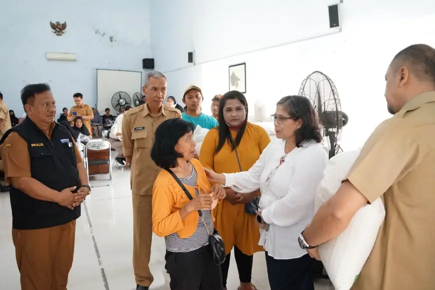 Pj Wali Kota Kediri Tinjau Penyaluran Bantuan Pangan Cadangan Beras Pemerintah