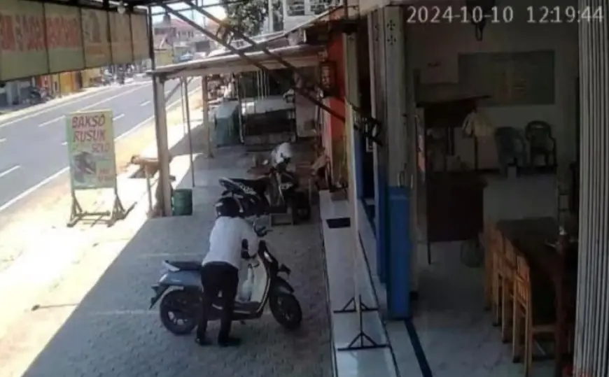 Motor Pelanggan Bakso di Probolinggo Raib, Diduga Pelaku Terekam CCTV