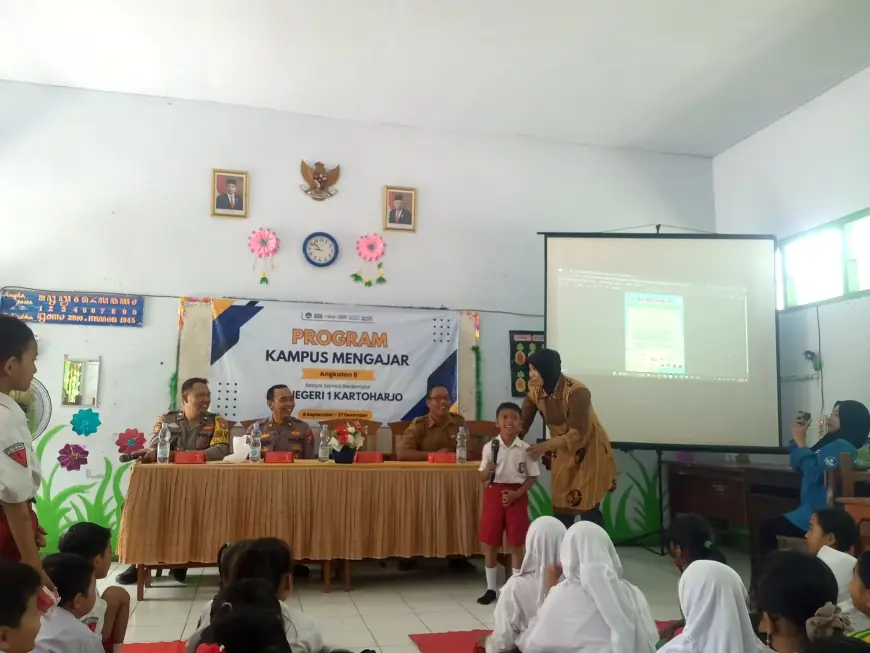 Polisi Nganjuk Blusukan ke Sekolah Sosialisasi Anti Bulliying