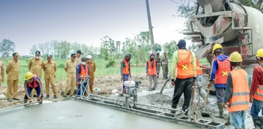 Plt. Bupati Lamongan Cek Pembangunan Jalan Kembangbahu-Sukobendu, Ditargetkan Selesai Oktober 2024