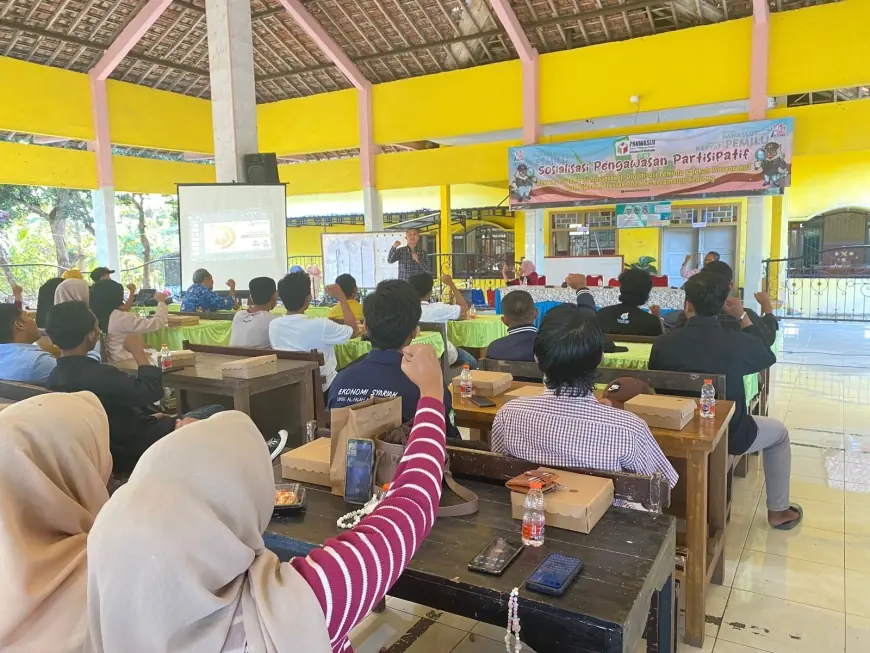 Panwascam Kencong Jember Berikan Wawasan Cara Berpolitik yang Santun dan Dewasa