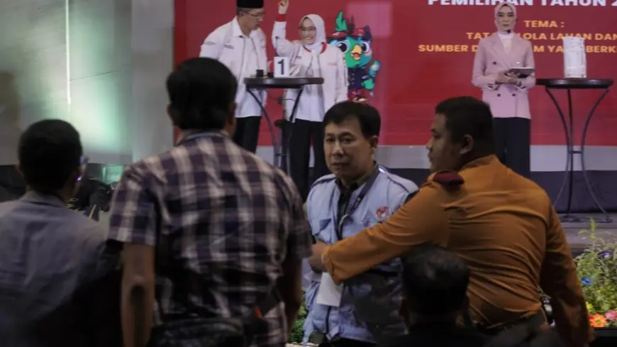 Paslon Langgar Tata Tertib, Debat Perdana Pilkada Bojonegoro Berakhir Ricuh