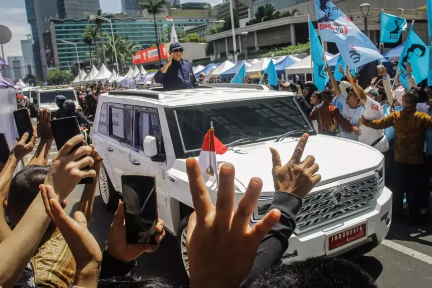 Prabowo Meluncur  Menggunakan Garuda Limousine Buatan Dalam Negeri, Kendaraan Aman dan Mewah