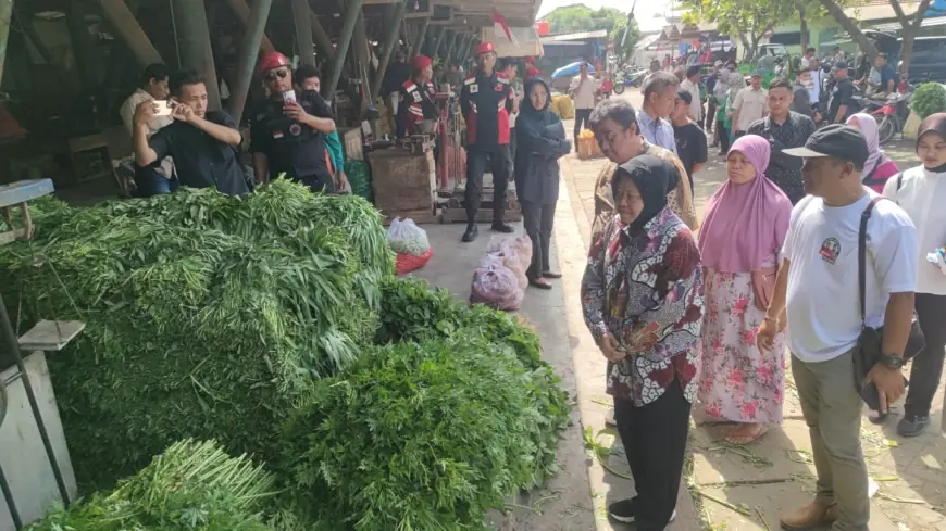 Risma Kunjungi Pasar Tradisional di Nganjuk, Ini Janjinya Jika Jadi Gubernur Jatim