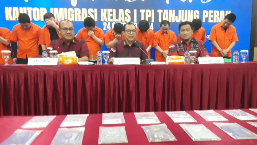 Kanim Kelas I TPI Tanjung Perak Deportasi 10 WNA Penipu Online ke Negara Asal