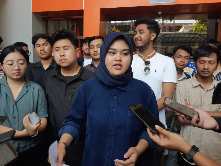 Ogah Musnahkan Karangan Bunga Satire, BEM FISIP Unair: Itu Monumen Perjuangan Kami