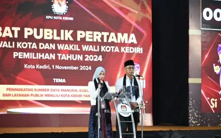 Kenakan Trend Baru Fashion Kediri di Debat Perdana, Vinanda – Gus Qowim Tampil Percaya Diri