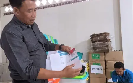 KPU Kota Batu Temukan 156 Surat Suara Rusak saat Penyortiran