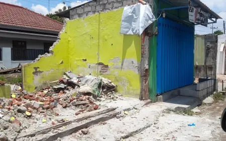 Warga Nganjuk Sesali Penggusuran 40 Lapak Pedagang tanpa Solusi Relokasi