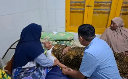 Perhatian, Wahyu Hidayat Blusukan Sambangi Warga Sakit