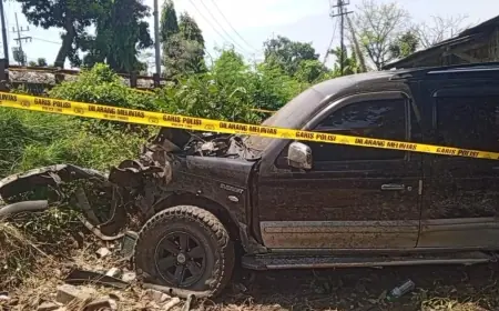 Minibus Tertabrak Kereta Api di Pasuruan, Lima Orang Terluka