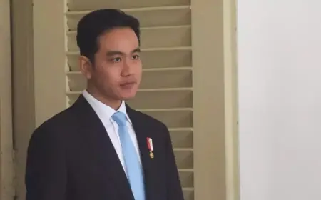 Gantikan Prabowo, Gibran Pimpin Upacara Hari Pahlawan di TMP Kalibata