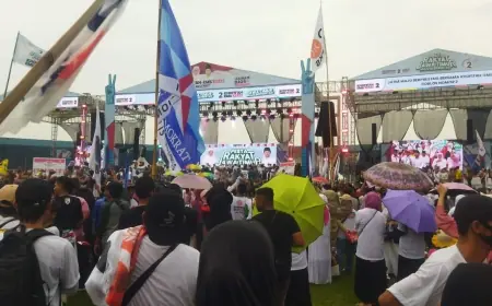 JSG Jember Jadi Lautan Manusia, Hujan Tak Membuat Massa Kampanye Khofifah-Emil Surut