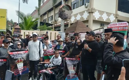 Ratusan Massa Aksi Sebut Ada Penghianatan Demokrasi di Pilkada Jember