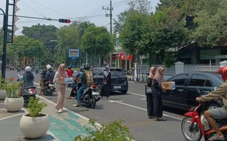 Aksi Kemanusiaan Santri Asal NTT di Jombang untuk Korban Bencana Erupsi Gunung Lewotobi Laki - Laki