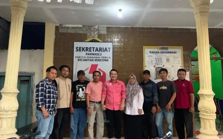 Tidak Terima APK Dirusak, Tim Gus Fawait Lapor ke Panwaslu Kencong