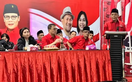 Ahmad Basarah Bakar Semangat Kader PDIP untuk Menangkan Sam HC-Ganis di Kota Malang dan Risma-Gus Hans di Jatim