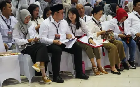 Pakai Sepatu Lokal Kediri saat Debat Publik, Bentuk Dukungan Mas Dhito untuk UMKM