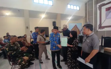 Kelurahan Sisir Salurkan Ratusan Sertifikat PTSL untuk Warga