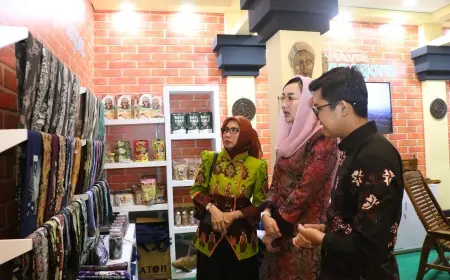 Dian Adiyanti Adriyanto Kenalkan Batik Khas Bojonegoro di BFF 2024