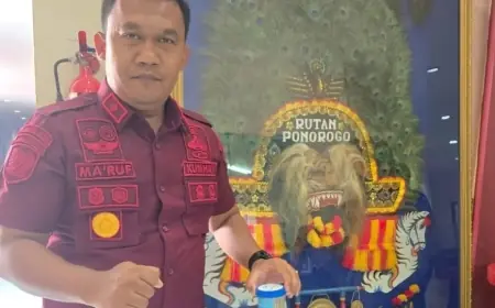Bangun Budaya Bersih dari Narkoba, Kalapas Pasuruan Jalani Tes Urine