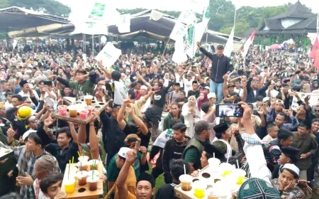 Kampanye Akbar, Ribuan Pendukung Paslon Rahmad Kompak Padati ALun-alun Bondowoso