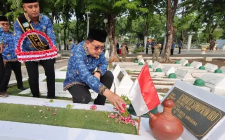 Sambut HUT ke-53 Korpri, Pj Gubernur Jatim Ziarah ke Makam Pahlawan