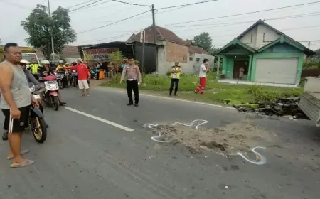 Pemotor Asal Gresik Tewas Terlindas Truk di Mojokerto
