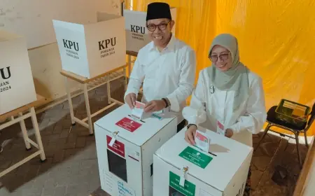 Nyoblos di TPS 8 Sumberejo, Calon Wali Kota Batu Nurrochman Dapat Kejutan dari Tetangga