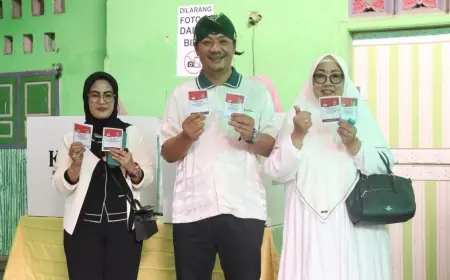 Cabup Kediri Deny Nyoblos Bareng Keluarga Besar, Ajak Masyarakat Gunakan Hak Pilih untuk Kediri Hebat