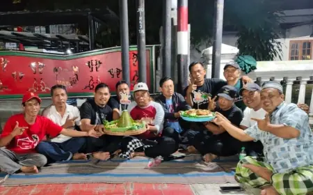 Paguyuban PKL di Jombang Rayakan Kemenangan Warsubi dengan Gelar Tumpengan