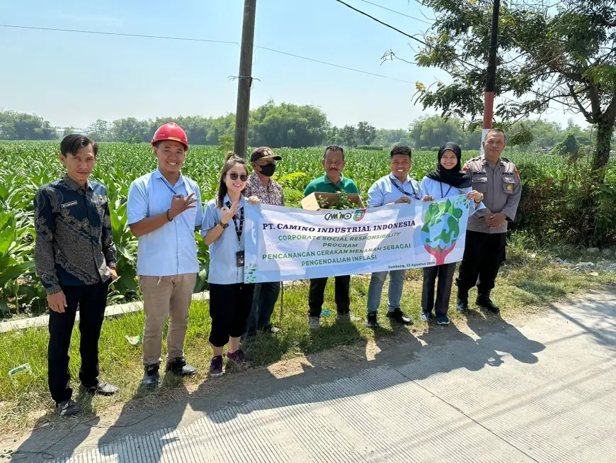 Dukung Pemkab Jombang, PT Camino Industrial Indonesia Tanam Bibit Cabai di Lingkungan Sekitar