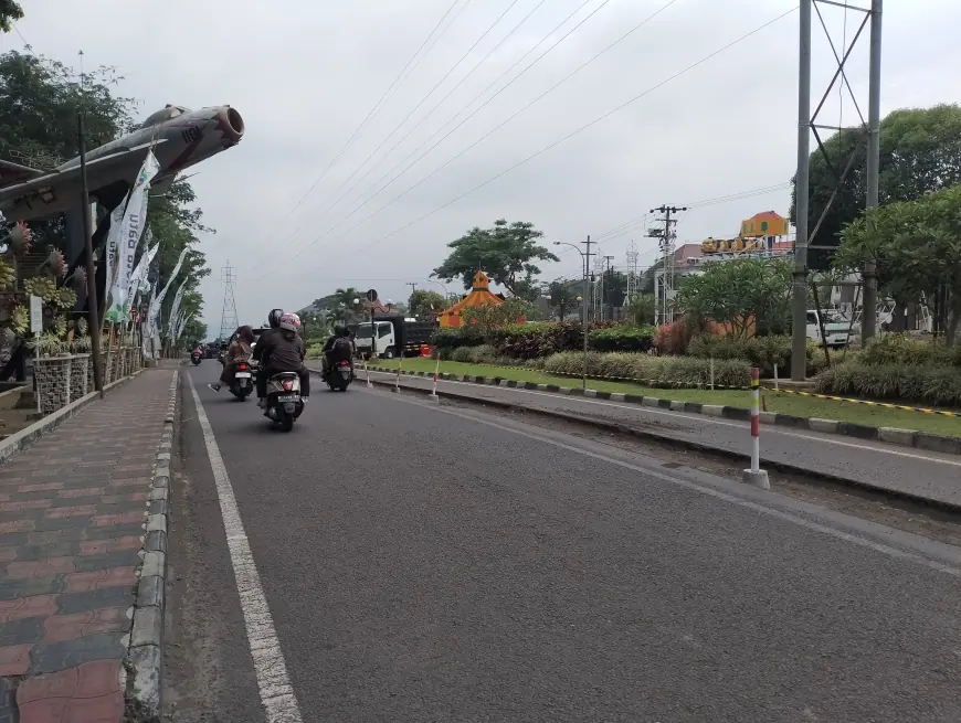 Perbaikan Jalan Raya Sultan Agung Kota Batu Dikerjakan